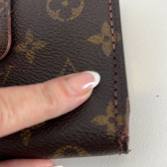 Authenticated Louis Vuitton Viennois vintage wallet - Picture 12 of 15